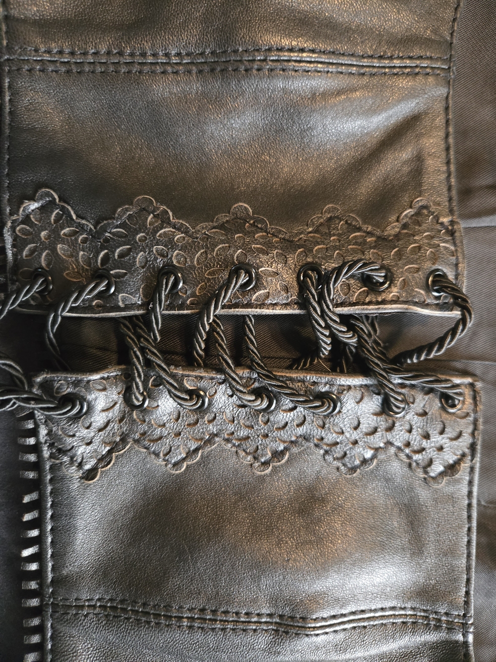 ZARA Black Leather Lace-Up Crop Vest - Picture 5 of 8